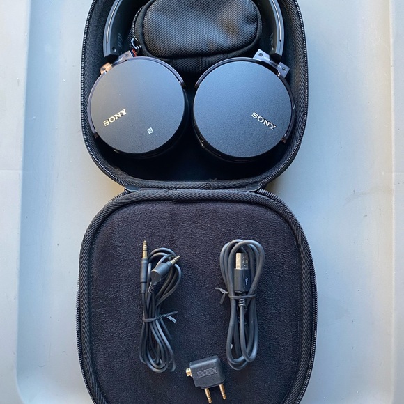 Sony MDR-XB950B1 Extra Bass Wireless Headphones - Picture 1 of 10